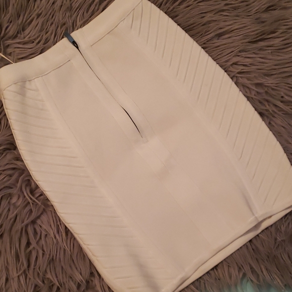 Stretta Bandage White Skirt - Picture 2 of 4